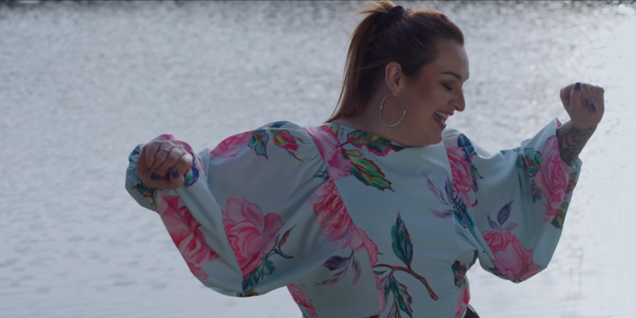 Premiera teledysku VIOLI do utworu „Jeszcze jeden raz„: To pełna tanecznej energii podróż przez miłosne uniesienia