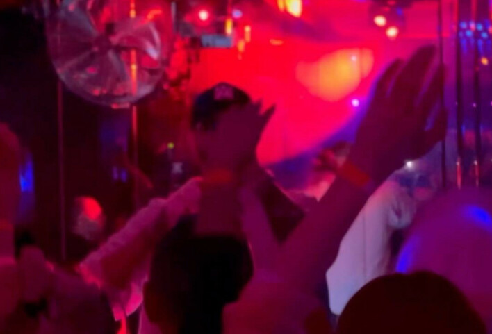 Premierowe wykonanie utworu pt. „Madmuazel„ przez Łobuzów