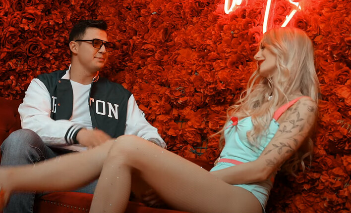 Nowość w stylu latino przepisem na sukces? Singiel „Daj mi„ grupy Grande już dostępny! Fani komentują „Kozacka nuta„