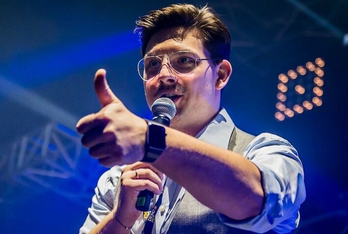 Zenon Martyniuk ponad narodzinami dziecka?! Gwiazdor disco polo został ojcem! Intrygujący wpis trafił do sieci!