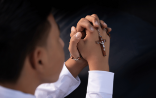 Prezenty na Komunię. Co kupić dziecku w 2023 roku?