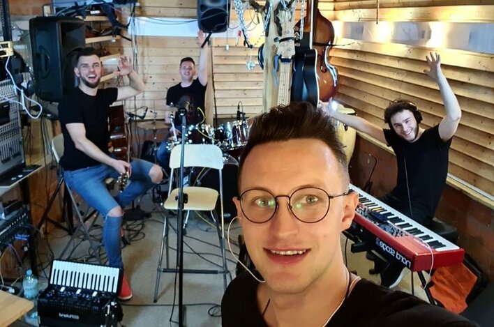 Życie bywa nieprzewidywalne! Grupa disco polo szokuje swoimi poczynaniami!