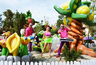 Prosto z planu teledysku! Red Queen mają nowość!