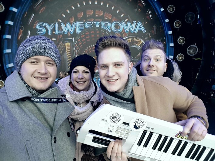 Prosto z Sylwestrowej Mocy Przebojów telewizji Polsat Piękni i Młodzi! Zobacz VIDEO