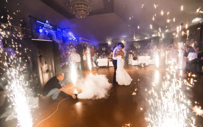 Przaśne i kontrowersyjne zabawy weselne: Jak uniknąć żenady?