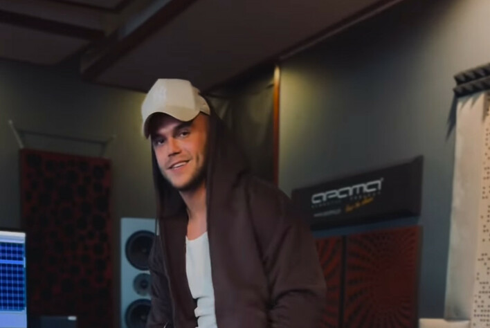 Przedpremiera Kacpra Pluty „Taka Bella„ już dostępna! Czy to będzie hit? Sprawdź fragment utworu przed premierą!