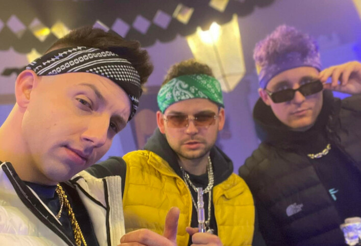 Przedpremierowo! To nowy hit roku? Zespół Menelaos atakuje nowością „Ona Ujarana„ Fani „Dobry bit„