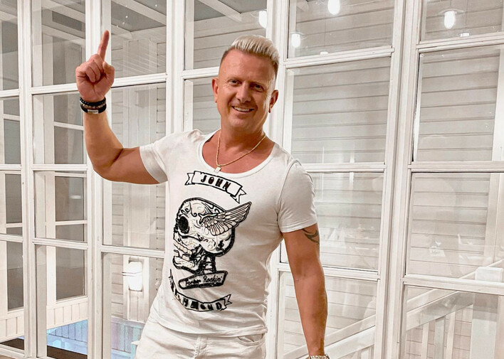 Cała Polska śpiewa! Przedpremierowo. Zespół D-Bomb podbije tym hitem rynek disco polo? Fani  „Ale będzie kozak„