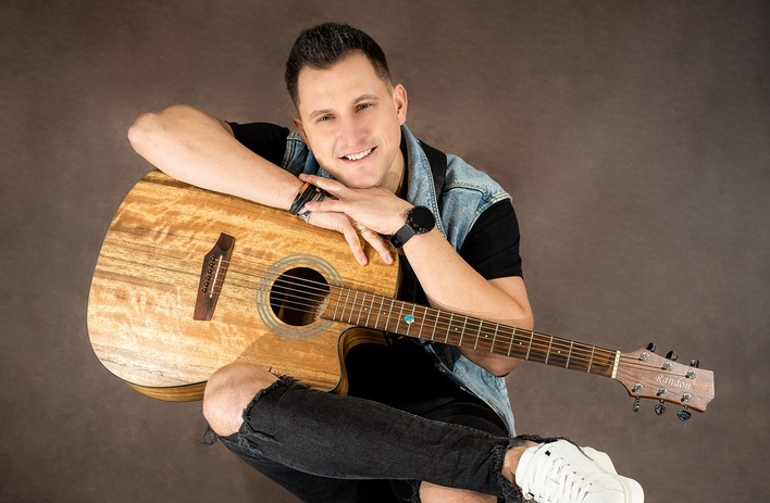 Przemek Budka z EratoX zaskakuje fanów! ”Nie jesteś sama” w nowej wersji wzrusza do łez