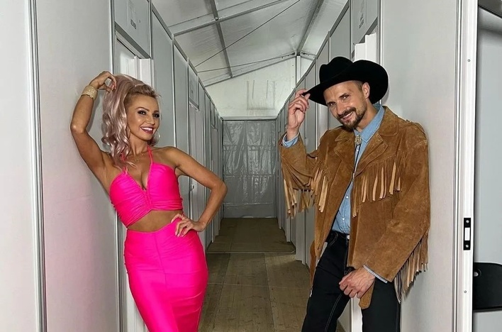 Przepiękna Agnieszka Drewnicka Exaited i Maciej Smoliński znów razem! Wokalistka w różowej stylizacji wygląda cudownie!