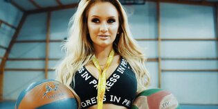 Uwodzicielska modelka Ola Stręk w produkcji disco polo Kadis pt. "Do końca świata"!