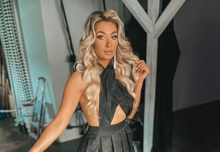 Małgorzata Główka w mocno wyciętej sukni! Fani „jak perska księżniczka„ Tak Camasutra zaprasza na premierę! Tymi zdjęciami podbije całą Polskę?!