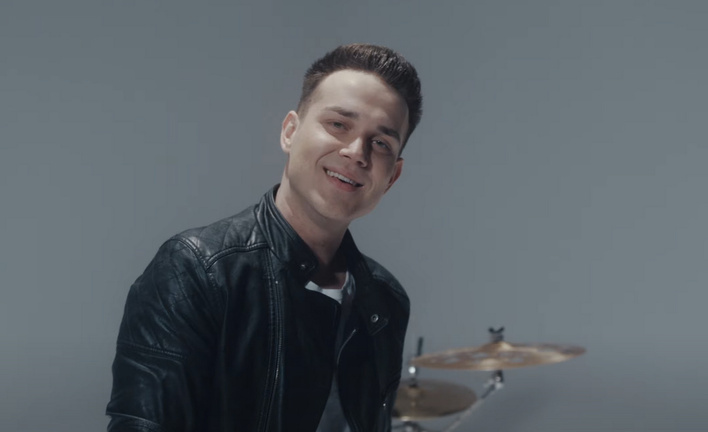 Emocjonalna ballada podbija internet! Luka Rosi zaskoczył PREMIERĄ pt. ”Jeszcze wzejdzie słońce” !| VIDEO
