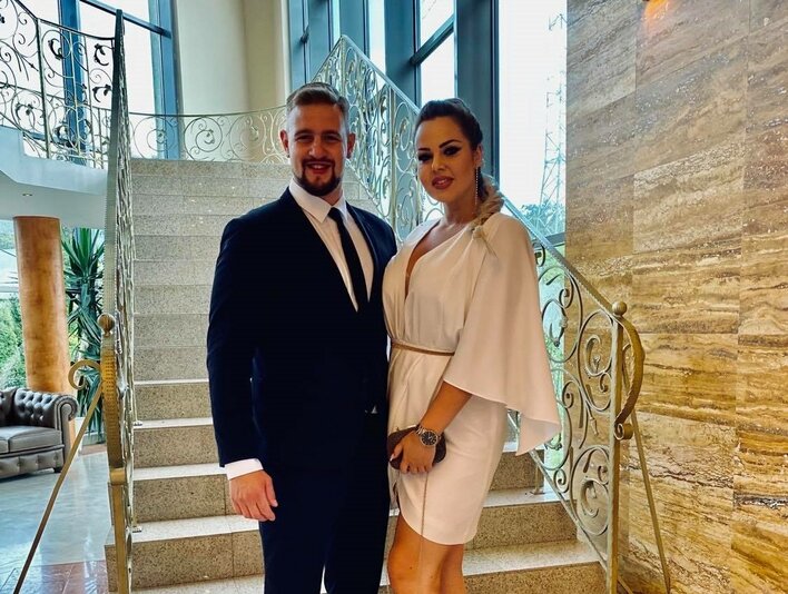 Przepiękna Paula Karpowicz (Top Girls) w ramionach przystojnego mężczyzny! Wielka miłość w świecie disco polo