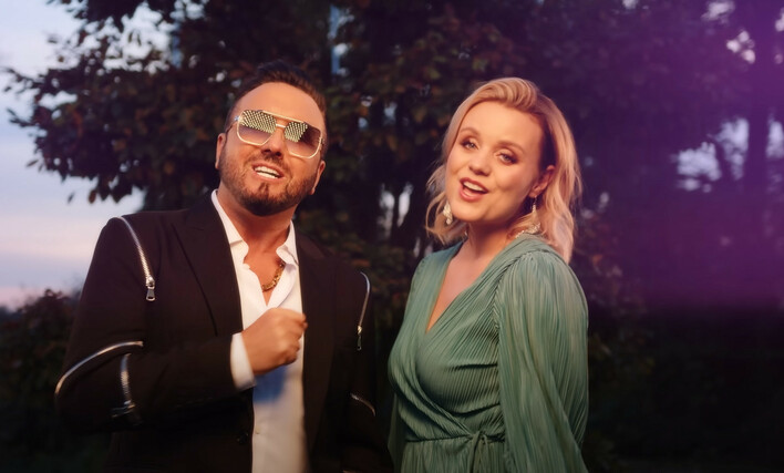 Przepiękna produkcja Andre i Chilli, która podbiła świat disco polo! „Z Tobą czuję się młodo„ to prawdziwy hit