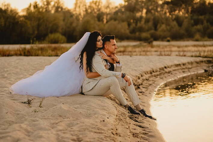 Przepiękna sesja ślubna gwiazdora disco polo z żoną! Zobaczcie zdjęcia Przemka z formacji Eratox i jego wybranki Darii! 