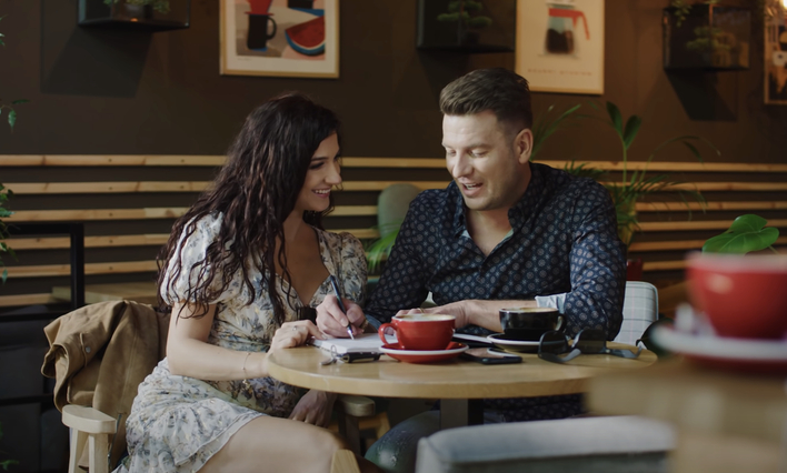 Przepiękna żona Sylwka Gazdy gwiazdą najnowszego teledysku Power Play pt. ”Jeden dzień”! Ta nowość to prawdziwy sztos?!