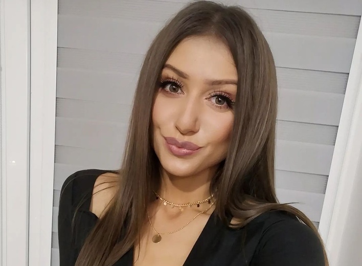 Gwiazda disco polo pokazała głęboki dekolt! Uwagę zwróciło to co napisała pod zdjęciem! 