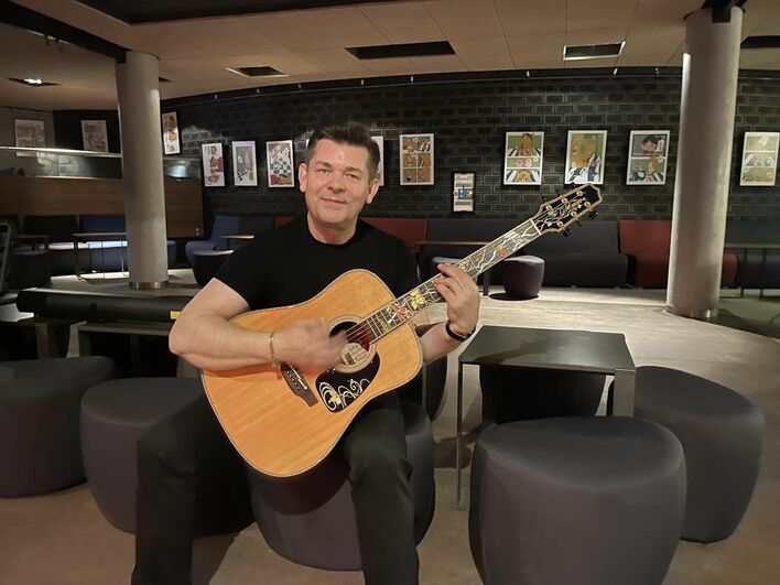 Mega premiera ”Przez twe oczy zielone„ w nowej odsłonie! Wersja na 2024 roku robi wrażenie. Posłuchajcie hitu Zenona Martyniuka!