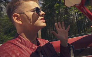 Przystojny młody wokalista podbija rynek disco polo! Zobaczcie nowość od BajorekD pt. "Pytasz mnie"