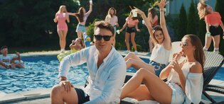 Przystojny wokalista disco polo w genialnej produkcji! Forsa Fura Dziewczyny - to nowy przebój?