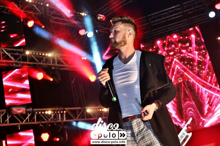 Publiczność zakochana w Defisie?! Zobaczcie występ z Czarnkowa | VIDEO