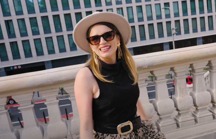 Racisova prezentuje premierę „On zabija wzrokiem”