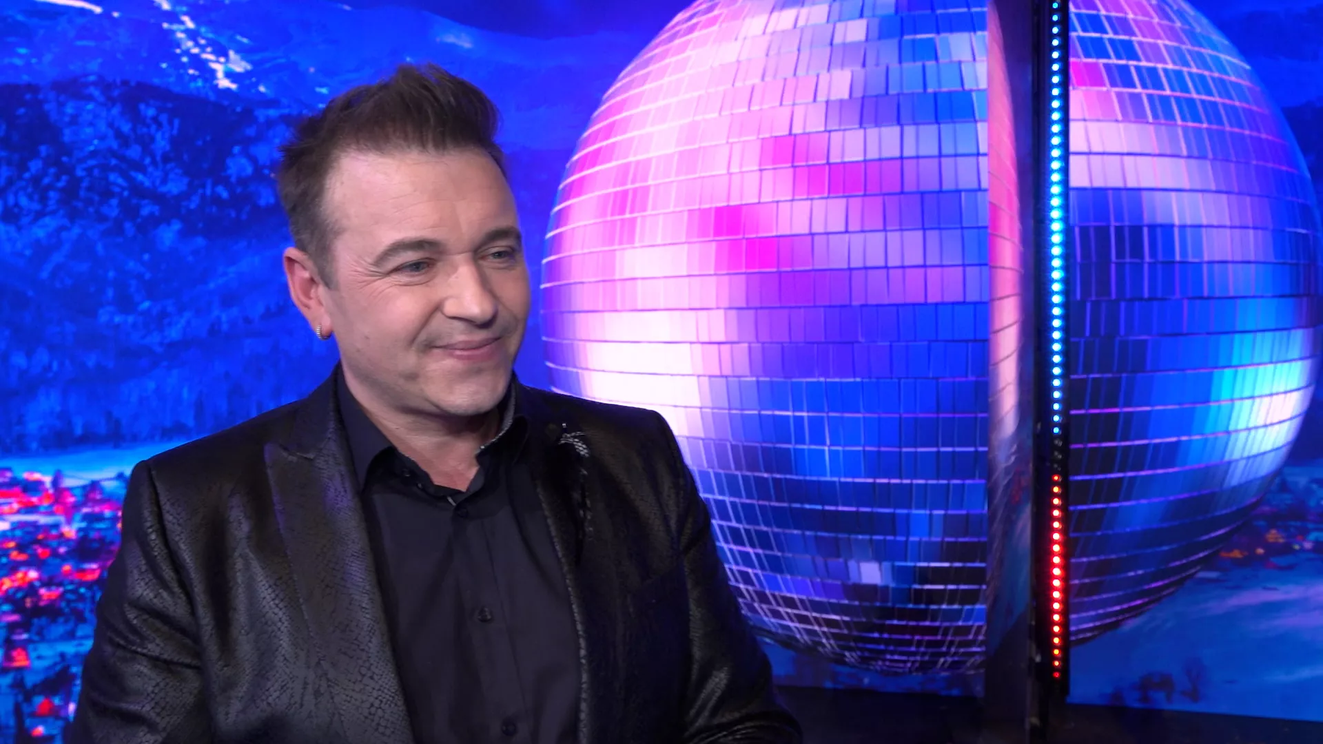 Radek Liszewski z zespołu Weekend wystąpi w programie „Mówię Wam” w TVN7