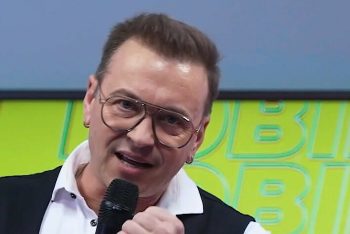 Radek Liszewski zaśpiewał ”Wisienkę” w Polo TV! Fani disco polo nie kryją emocji po występie lidera Weekend