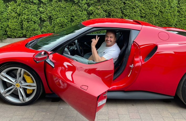 Radek Liszewski zaszalał! Jego Ferrari 296 GTB za ponad 1,5 miliona złotych robi furorę