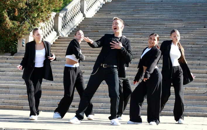 To będzie przebój roku?! Rajmund zaskakuje kolejną produkcją! Tajemnicza miłość skradnie serca Polaków?! 

