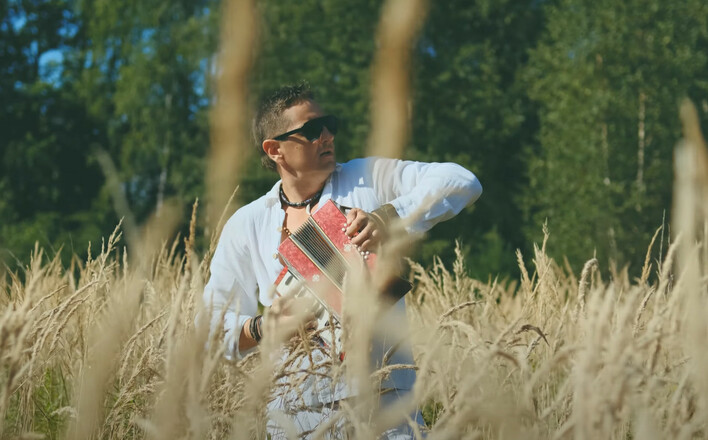 Rajmund przedpremierowo z nowością pt. „Buenos Dias„ Hiszpańskie klimaty i gorący piasek - to będzie HIT?| VIDEO