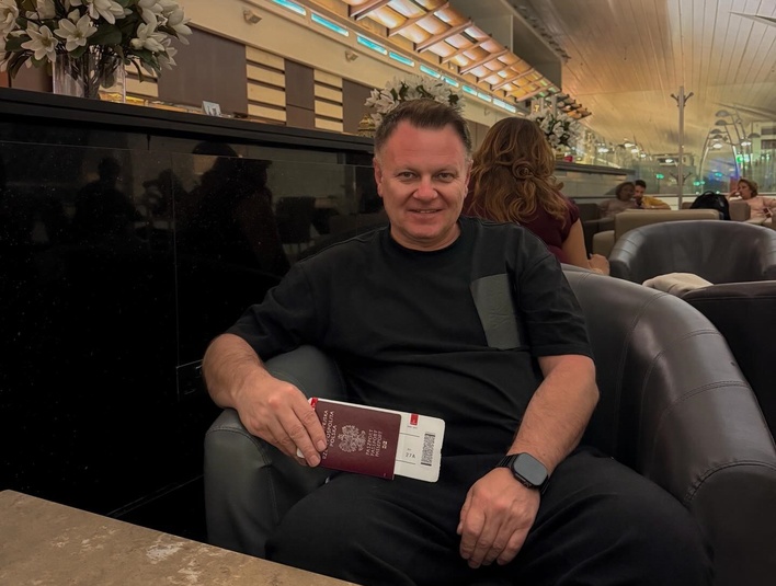 Robert Klatt z zespołu Classic utknął w Dubaju i pokazał noc podczas bombardowania. Lider disco polo po dniach niepewności wrócił do Polski