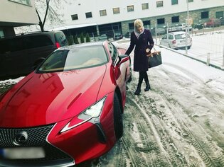 Robi wrażenie! Magda Narożna posiadaczką pięknego, sportowego Lexusa?!