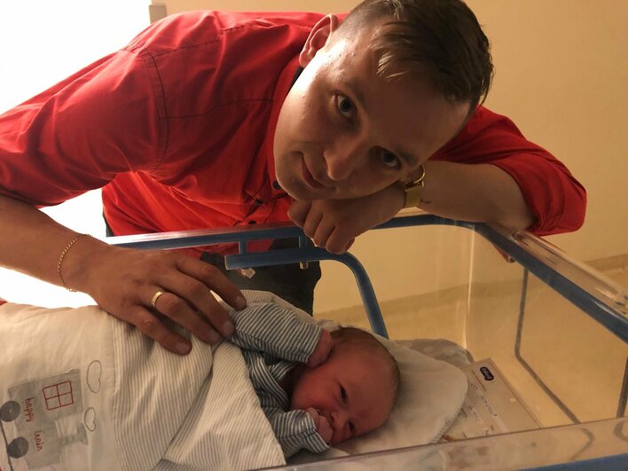 Rodzina disco polo powiększyła się o nowego członka! Wokalista disco polo został ojcem!