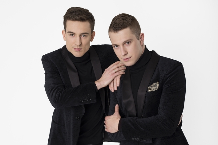 Romantyczna produkcja zespołu Vinez podbija sieć! Gwiazdorzy disco polo nagrali nowy hit wszystkich zakochanych par?! 