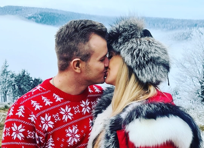 Dawid Narożny w zmysłowym pocałunku! Uwagę zwraca jednak intrygujący wpis!