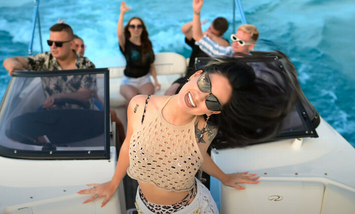 Roxaok powraca z hitem lata! „Dzień Kota„ rozgrzeje każdą imprezę – musisz to zobaczyć!

