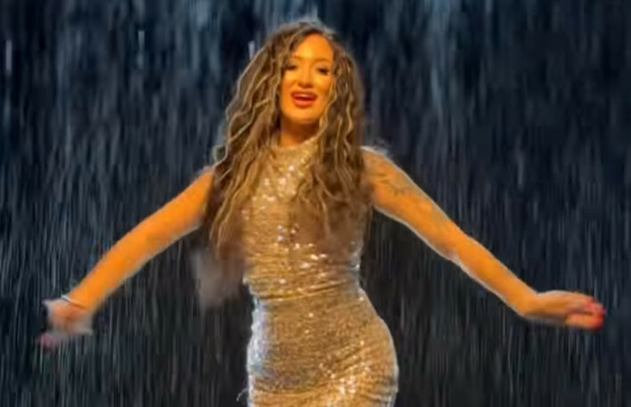 Roxaok prezentuje innowacyjny teledysk ”Wariatka” zrealizowany w wodzie, inspirowany Rihanną i Shakirą, z gościnnym udziałem rapera Soboty