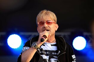 Rozchwytywany wykonawca disco polo pochwalił się żoną! Internauci zaskoczeni! 