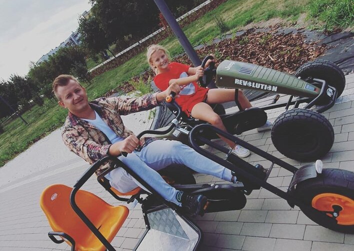 Rozczulające zdjęcia Dawida Narożnego (Piękni i Młodzi) z córką! Widać prawdziwą ojcowską miłość!