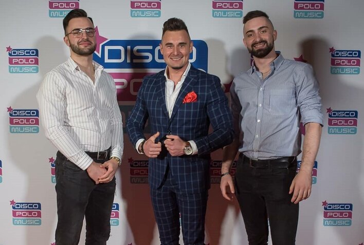 Rozpocznij karierę w disco polo! Trwają poszukiwania atrakcyjnej kobiety! 