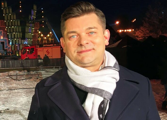 Rozśpiewany lider formacji Akcent zaprasza na wystrzałową zabawę! Zenon Martyniuk zagra ze swoim ulubieńcami! | VIDEO