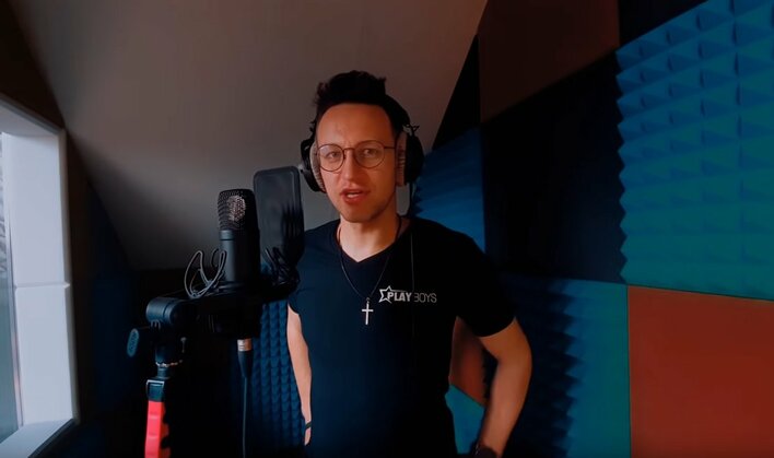 „Ruda tańczy jak szalona” i „Mydełko fa” w jednym utworze! Gwiazdor disco polo zszokował branże!