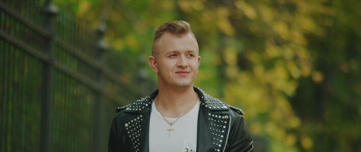 Dawid Narożny zrealizował nowość „Pasujemy do siebie”! Solowa kariera gwiazdora disco polo nabrała zawrotnego tempa!