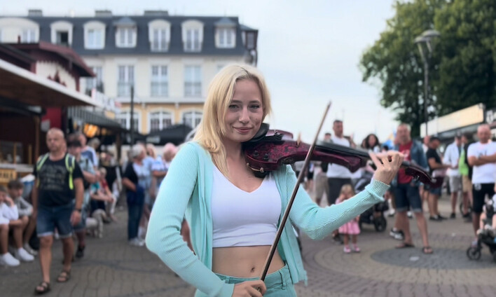 Sandra Cygan zagrała hit „Ona działa na mnie jak„ na skrzypcach! Zobaczcie to nagranie prosto z Mielna!