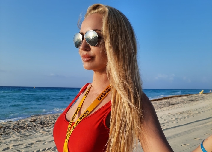 Zjawiskowa gwiazdeczka disco polo sobowtórem słynnej Pameli Anderson?! Zobaczcie zdjęcia! Wyglądają jak siostry! 