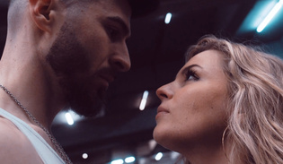 Sebastian prezentuje nowy singiel „Noce i Dnie”.