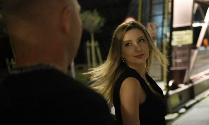 ”Sen” to nowość od Szymona Jankowskiego! Tekst od Radka z zespołu Bayera i zaskakujący teledysk z narzeczoną