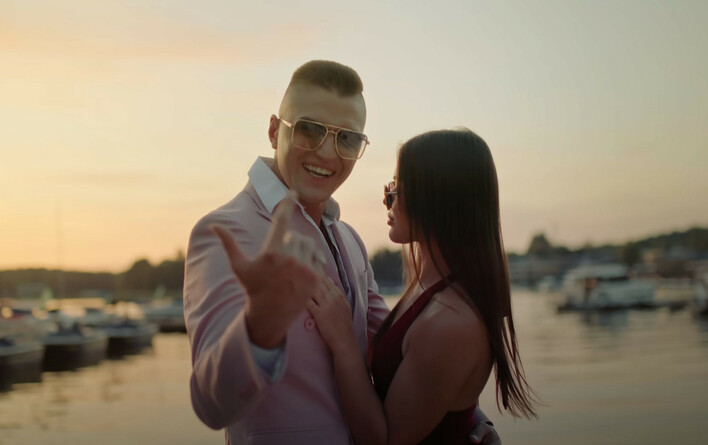 Seniorita” od Oskaro na szczycie letnich hitów? Gorący klimat singla podbija świat disco polo